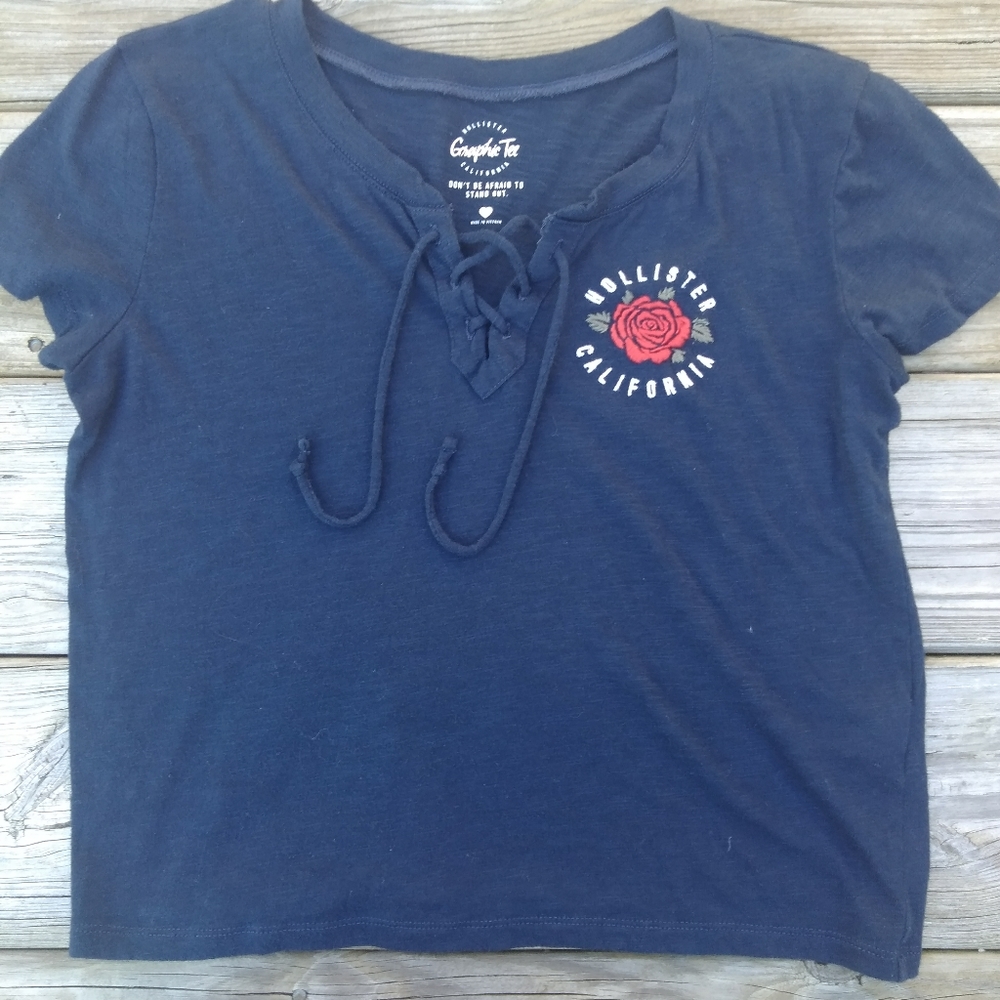 2/$14 Hollister Rose graphic tee. Size Small